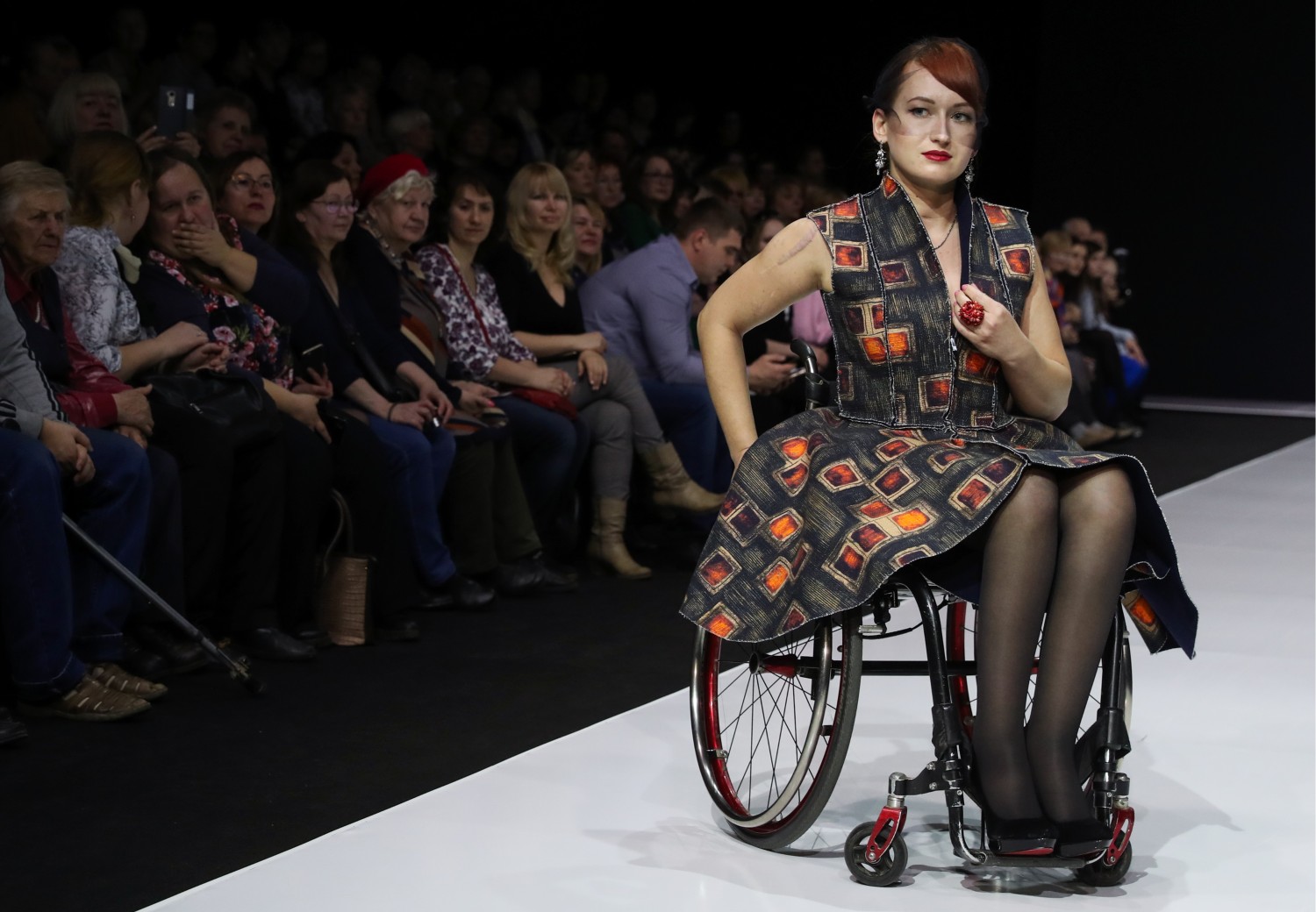 Для создания нарядов дизайнер использовала только лучшие итальянские ткани и фурнитуру.