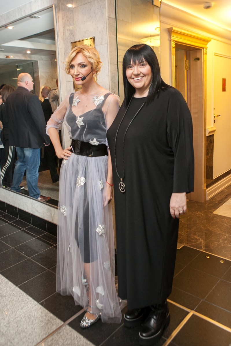 Когда Кристина Орбакайте делала первые шаги на эстраде, Алла Духова пригласила ее в свою программу.