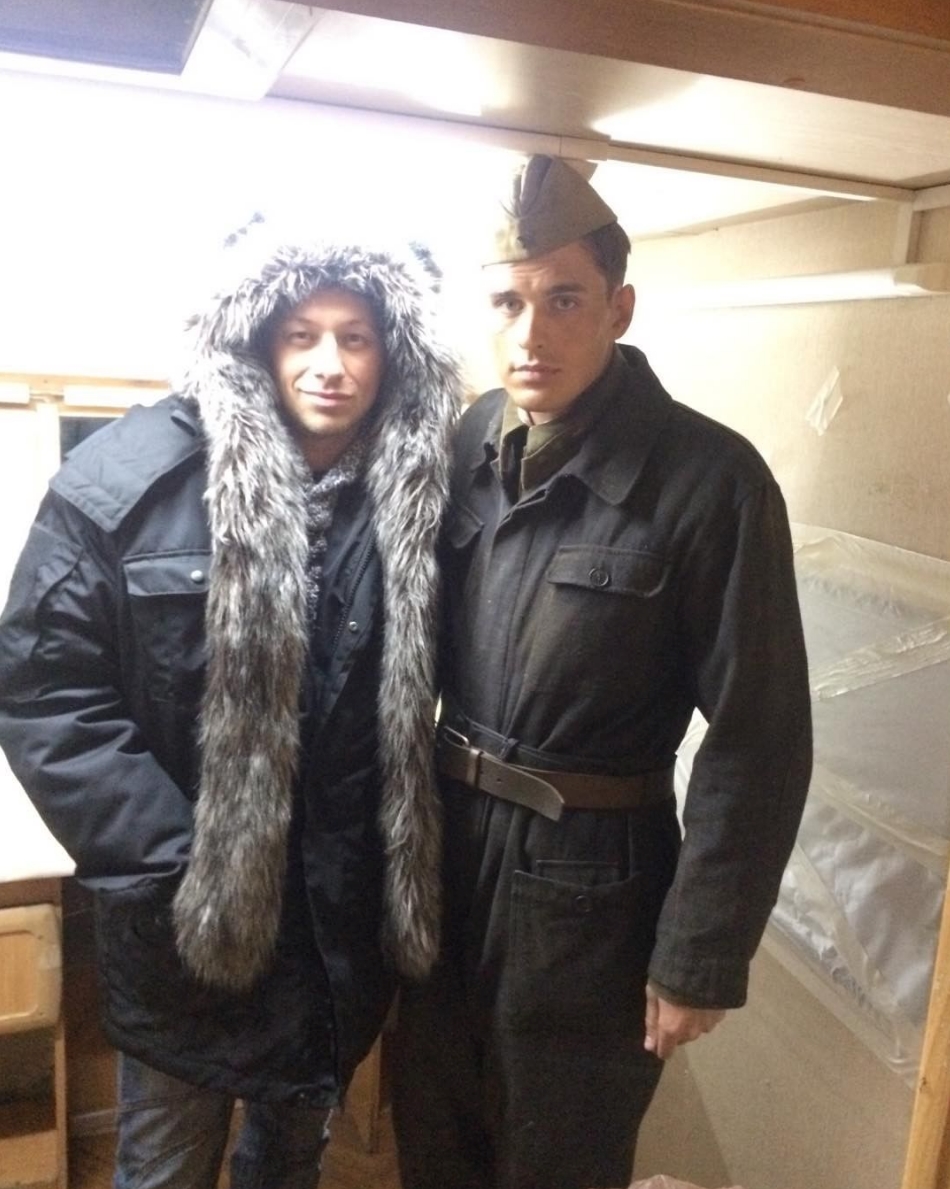 По словам поклонниц, Василий хорош в любой одежде: и в смокинге, и в военной форме.