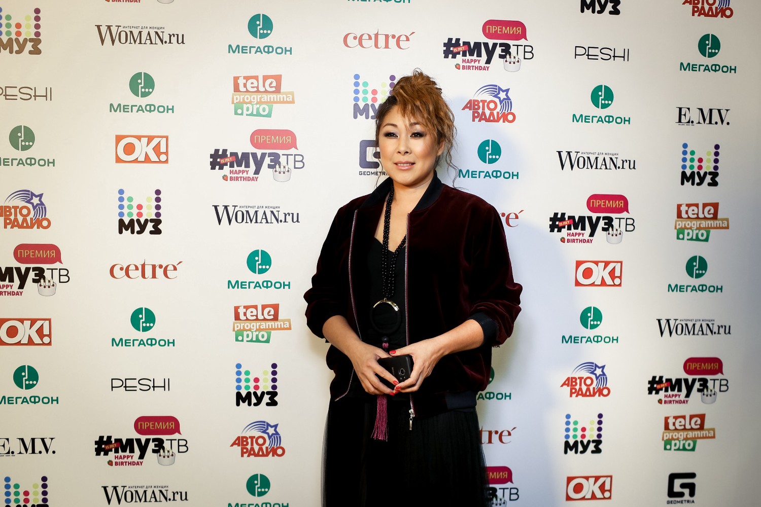 Анита Цой рассказал про работы на огороде.