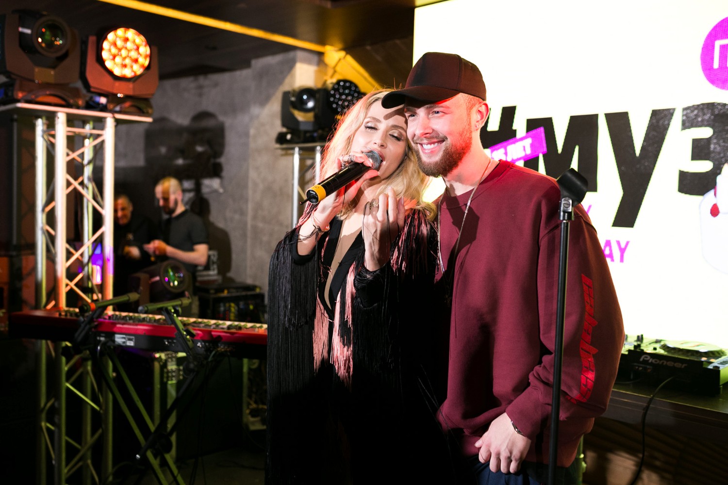 Светлана Лобода устроила жаркие танцы с Егором Кридом.