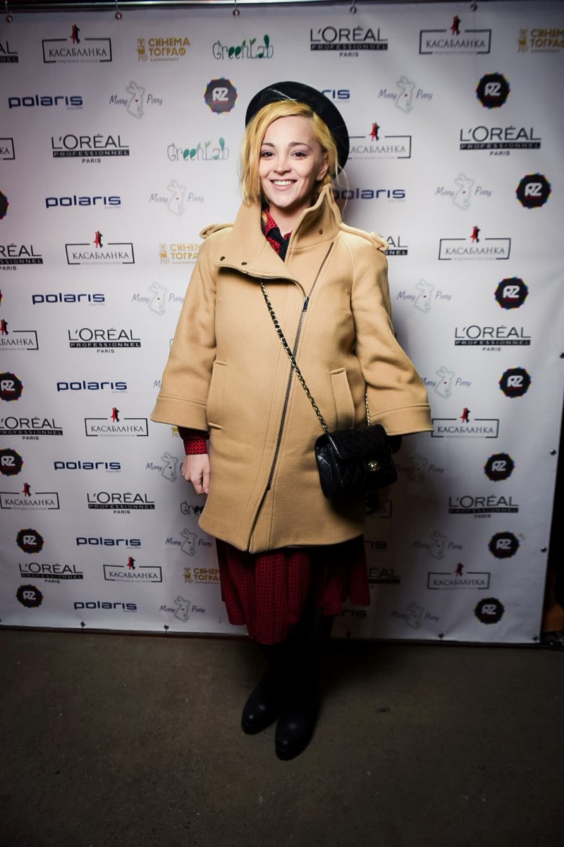 Певица и актриса Теона Дольникова.