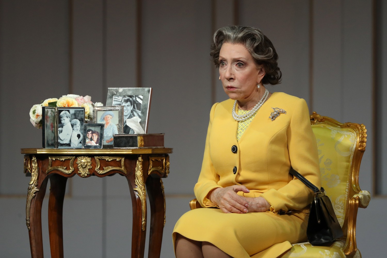 Чурикова блистательно воплотила образ английской королевы.