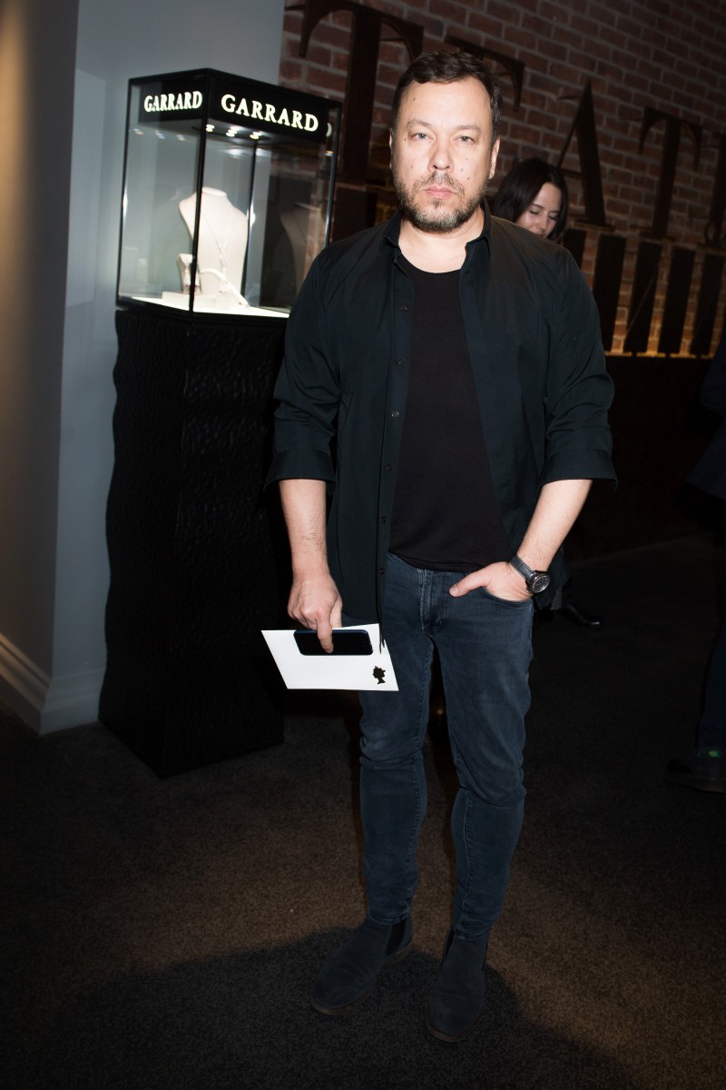 Модельер Игорь Чапурин.