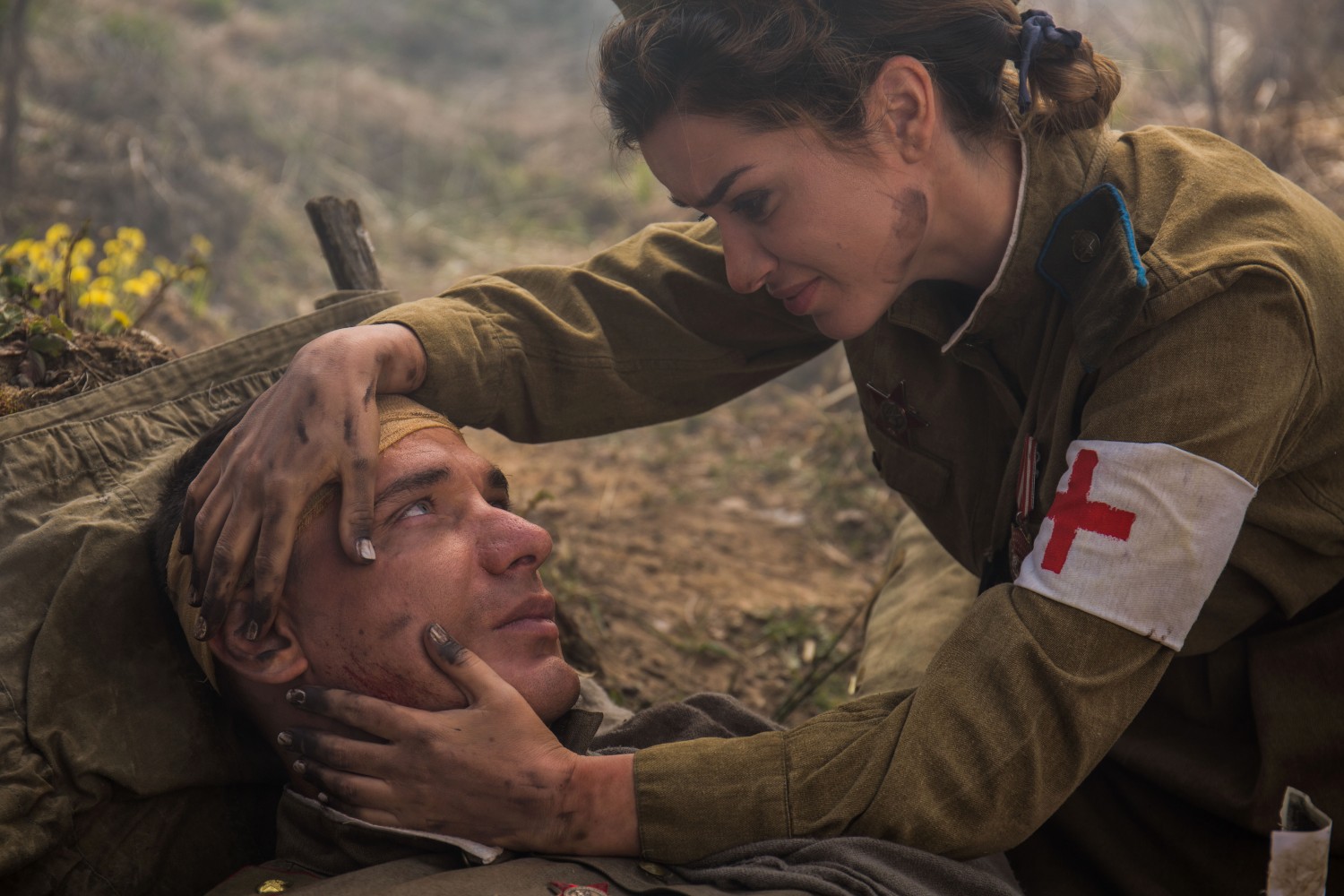 Героя бизнесмена ранили, а медсестра Ксения его лечила.