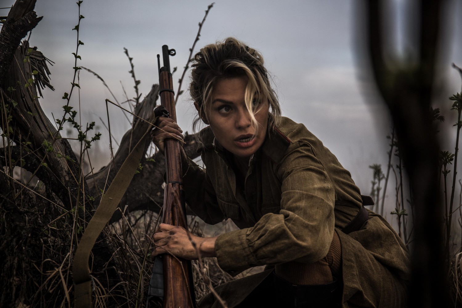 Бывшей звезде "Дома-2", как и всем остальным, пришлось защищаться от атак противника.