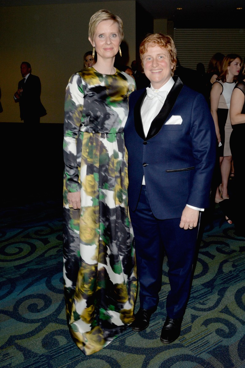 Синтия Никсон - звезда сериала "Секс в большом городе" - познакомилась с активисткой движения за образование в США Кристиной Мариони в 2003 году. До встречи с ней Синтия 15 прожила в гражданском браке с Денни Мозесом, от которого родила дочь и сына. Теперь детей воспитывает новая пара.