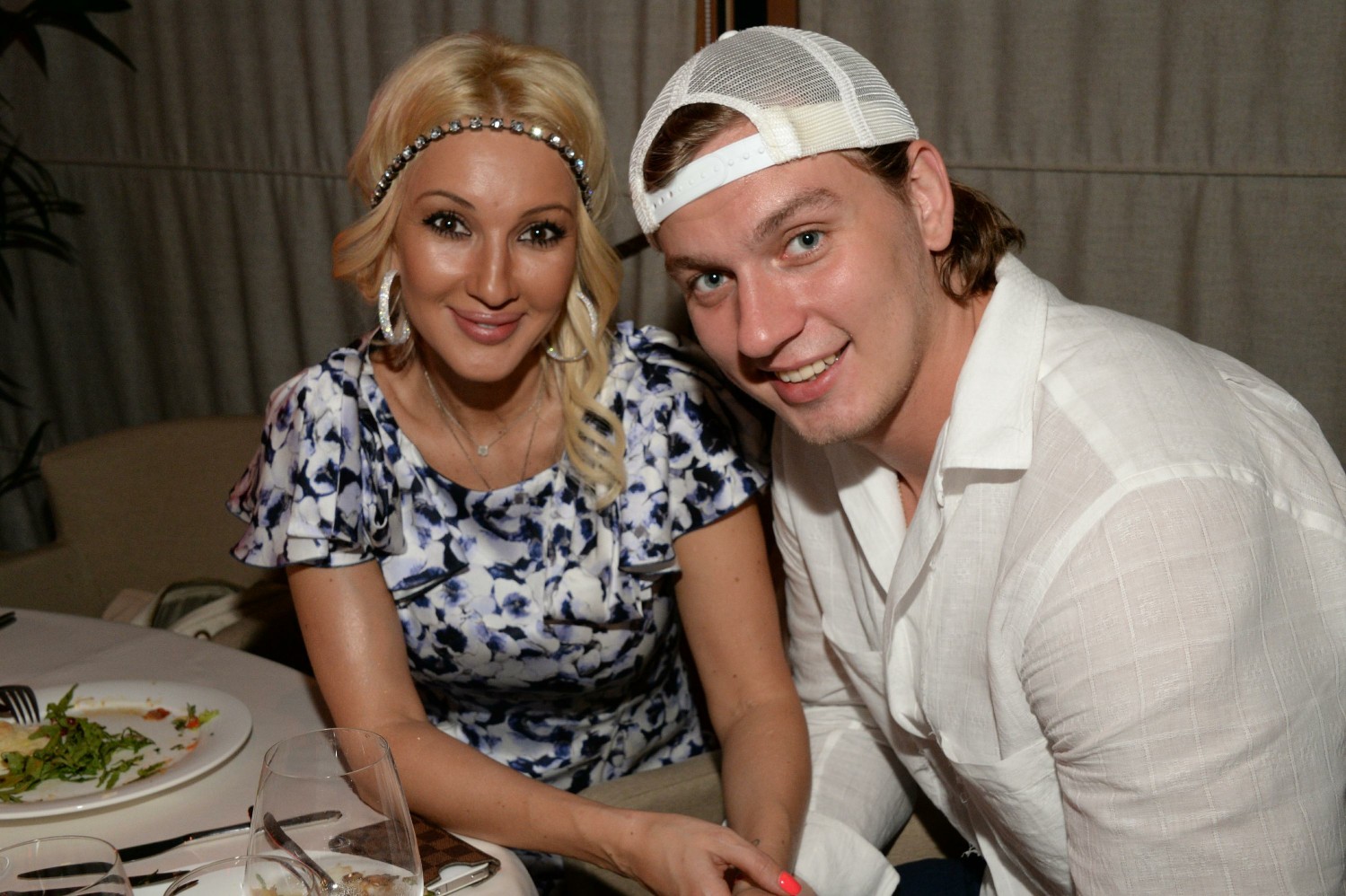 Ведущая старше своего мужа хоккеиста Макарова на 16 лет, но это ее никогда не смущало.