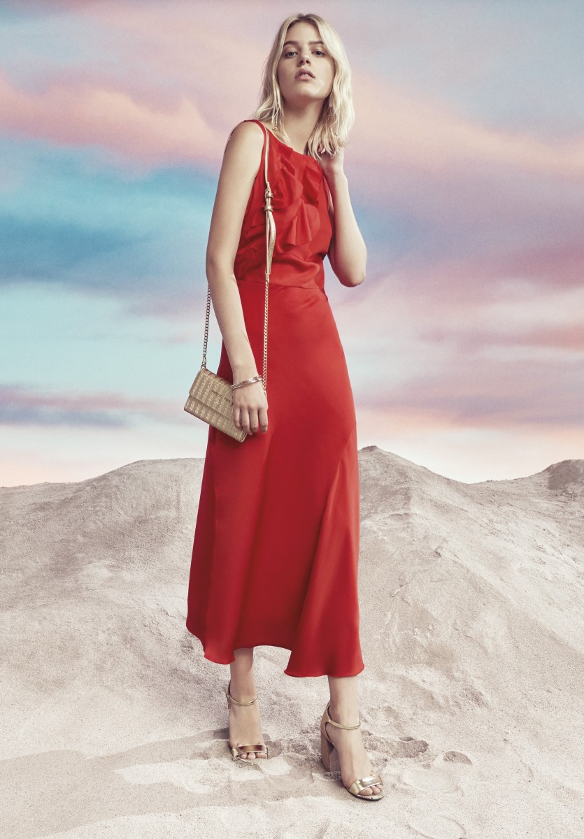 Если хочется почувствовать себя героиней песни Lady in Red.