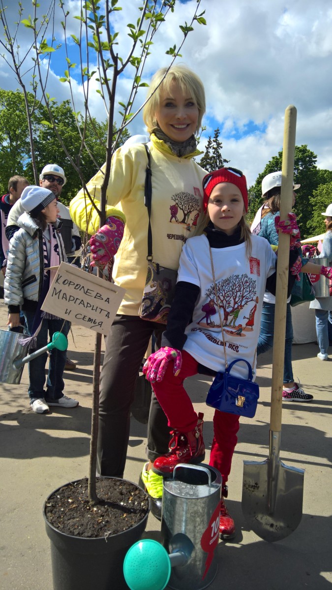 Звездный диетолог Маргарита Королева с дочерью готовятся к посадке.