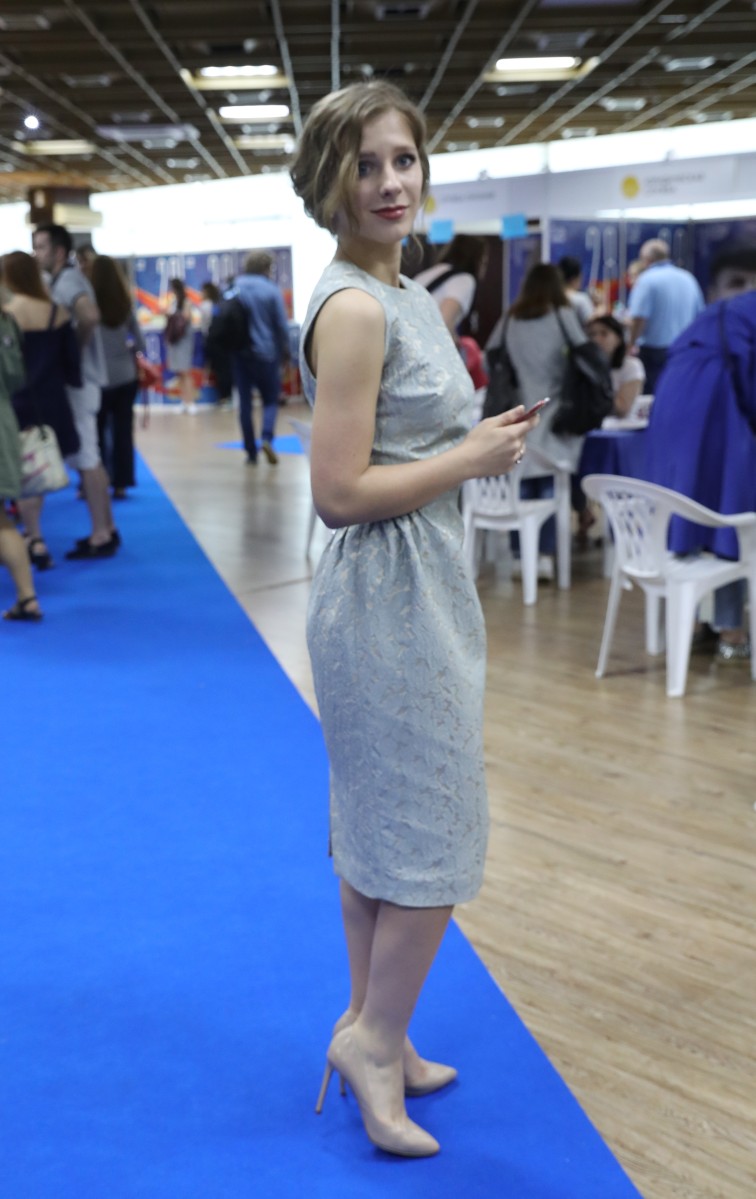 Актриса Лиза Арзамасова на съезде гостей XXVIII Открытого фестиваля российского кино "Кинотавр" в гостинице "Жемчужина".