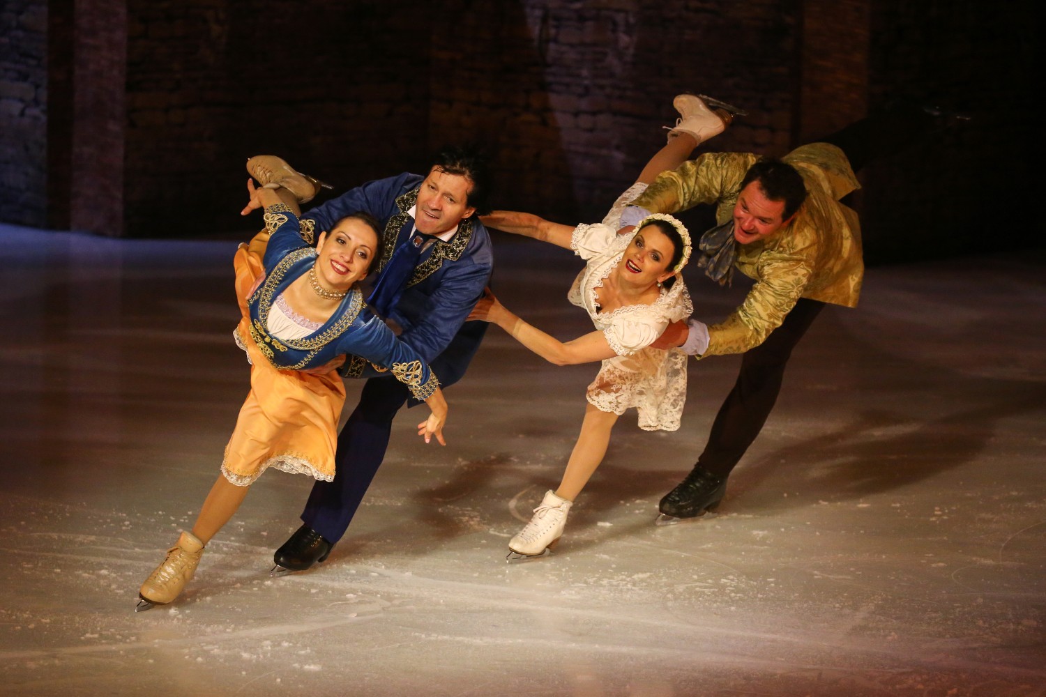 Участники ледового мюзикла "Кармен".