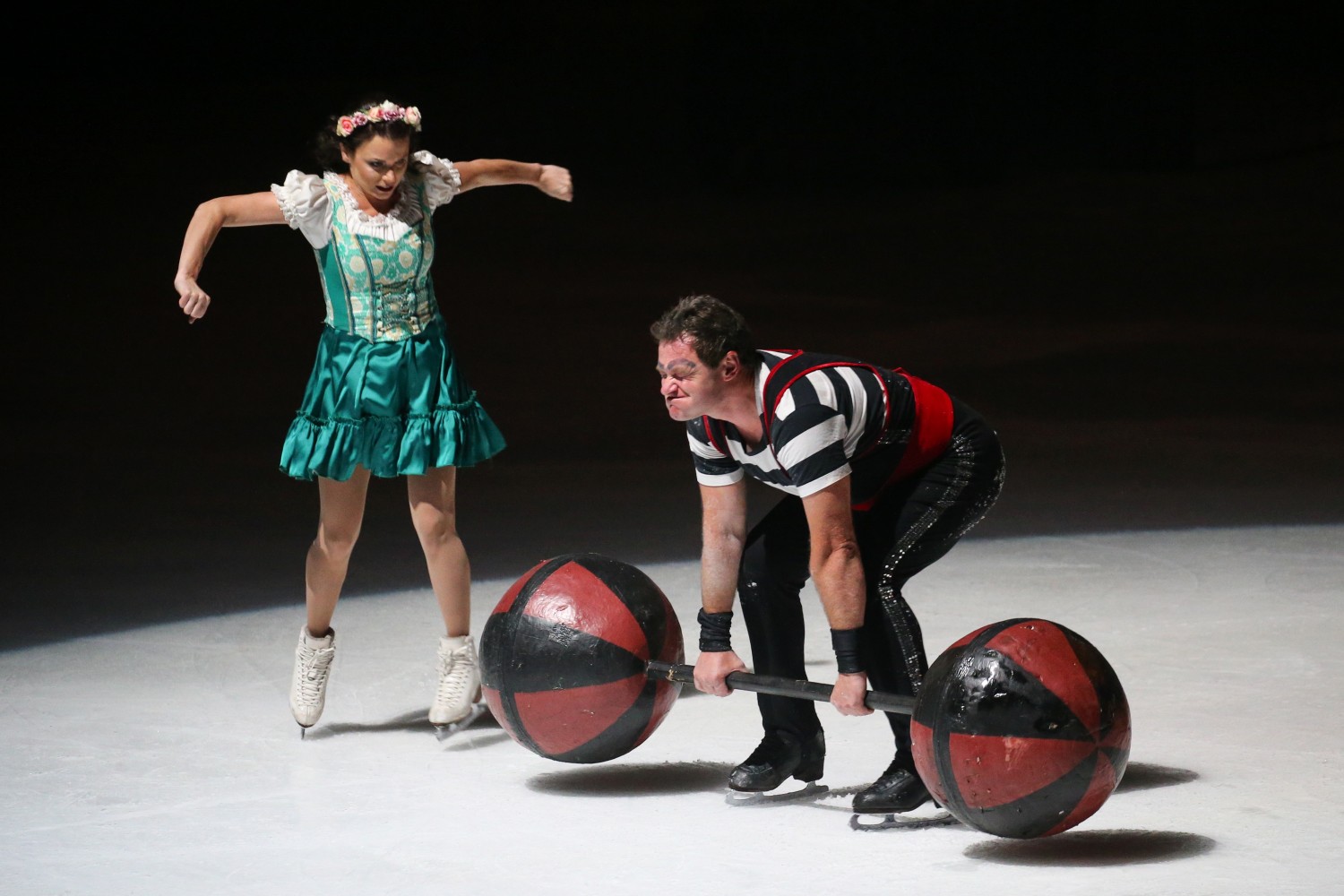 Мария Петрова и Алексей Тихонов.