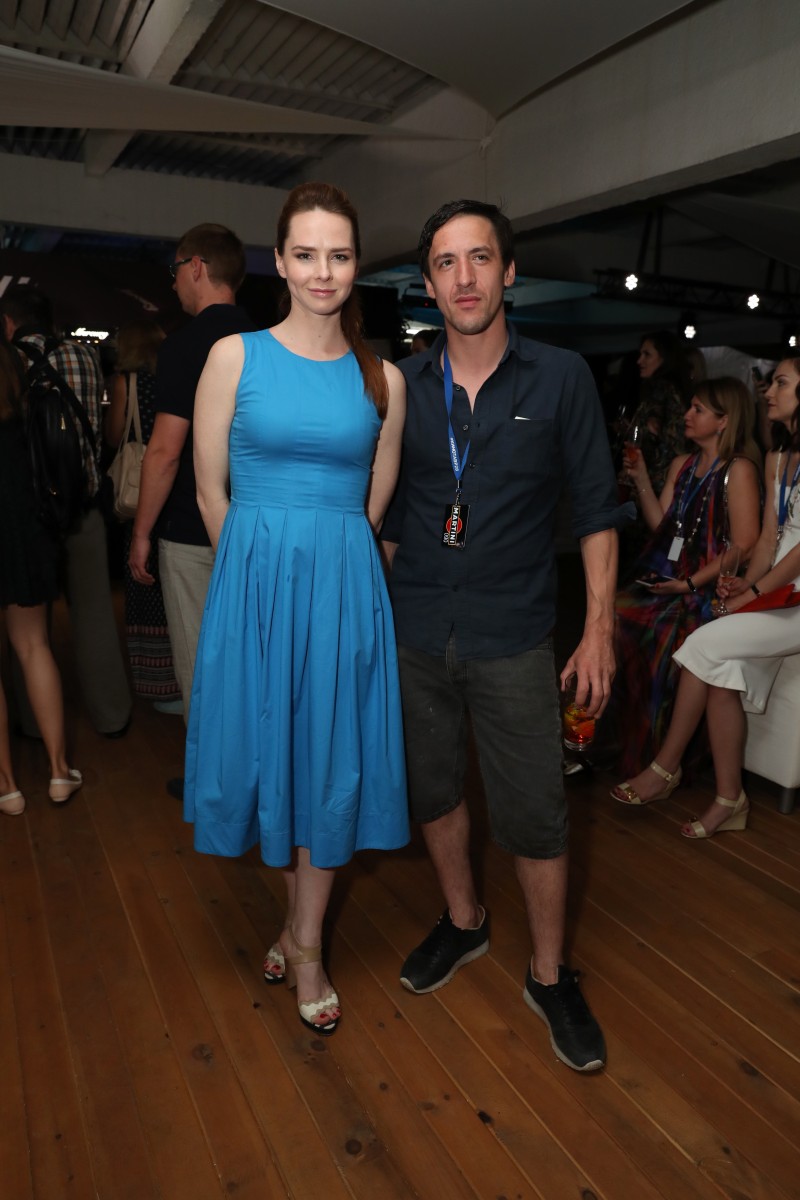 Артур Смольянинов был в компании вовсе не супруги, актрисы Дарьи Мельниковой.