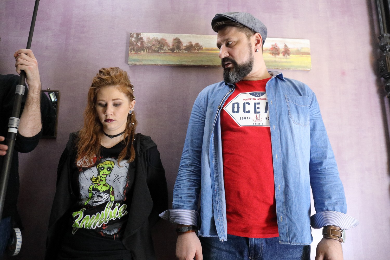 Режиссерами сериала "Девочки не сдаются" стали Сергей Краснов и Мария Кравченко.