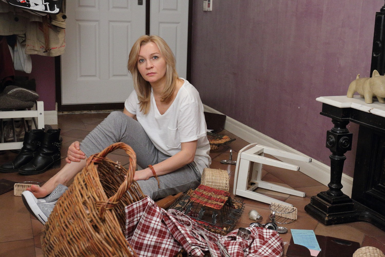 Кадр со съемок сериала "Девочки не сдаются".