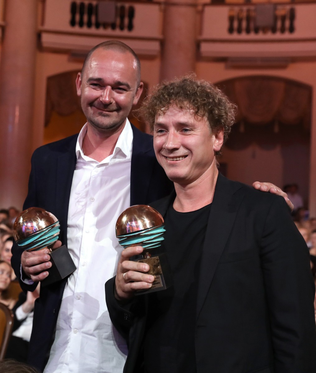 Режиссер Борис Хлебников, получивший главный приз открытого российского кинофестиваля "Кинотавр", и Актер Александр Яценко, получивший приз "За лучшую мужскую роль" за фильм"Аритмия".