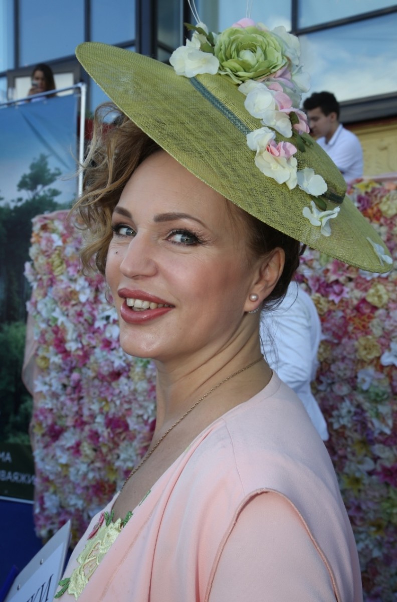 Алла Довлатова была, традиционно, одной из ведущих церемонии награждения.