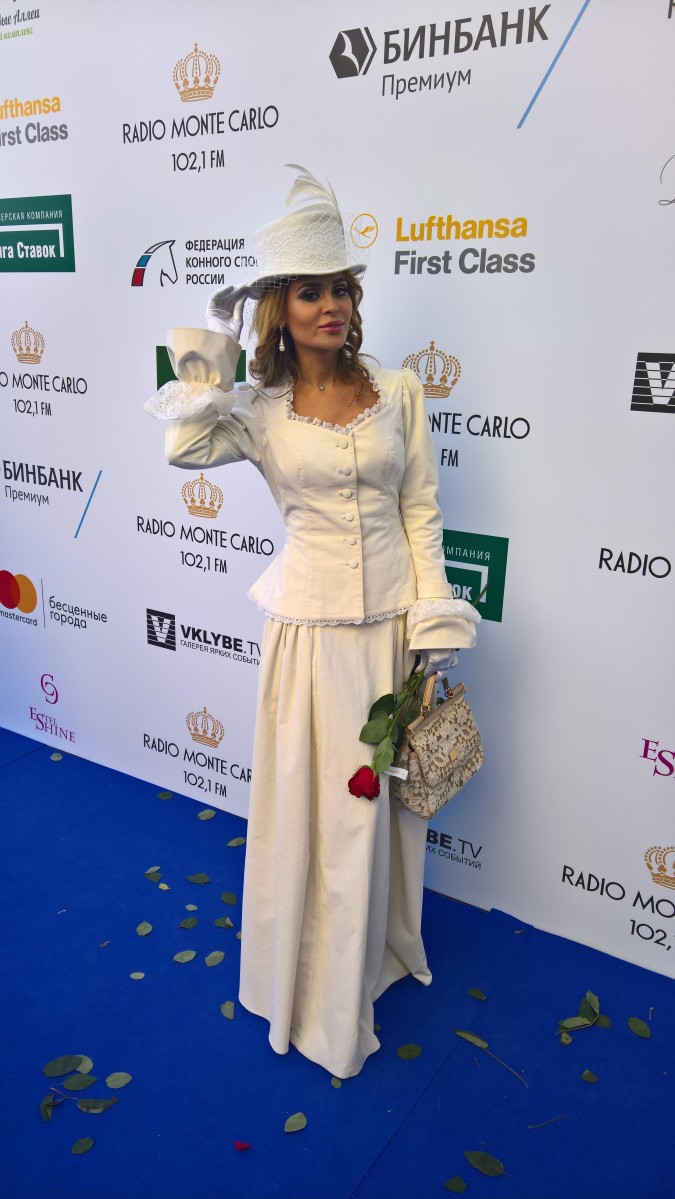 Анна Калашникова всегда элегантная, стильная, яркая.