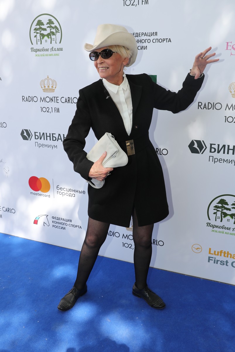 Светлана Светличная рассказала, что шляпка - ее фирменная примета.