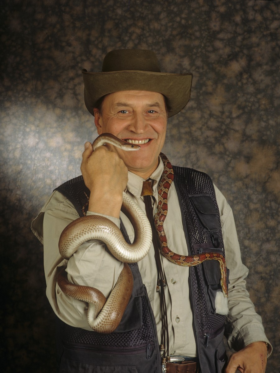 К гадюкам у телеведущего особая страсть.