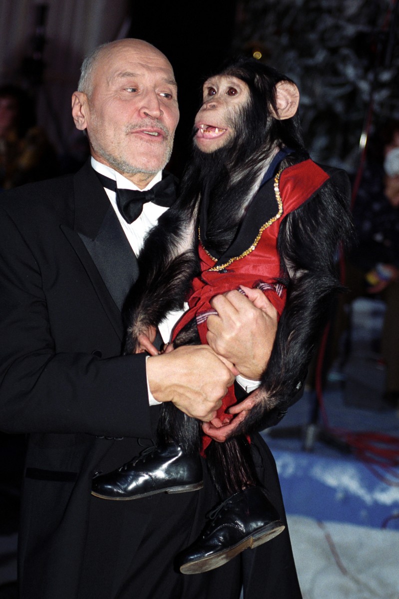 Дроздов нашел себе очаровательную юную подругу.