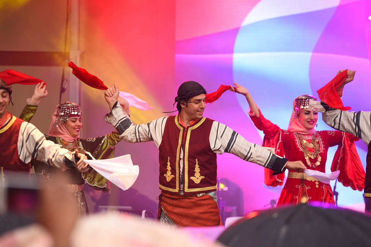 Национальные танцы.