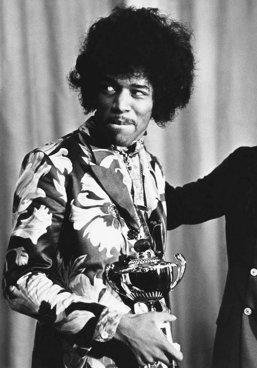 По одной из версий, причиной смерти Джимми Хендрикса в 27-летнем возрасте стали наркотики.