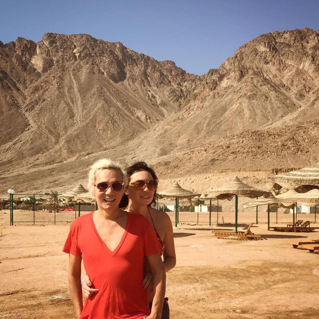 Олег и Александра регулярно путешествовали.