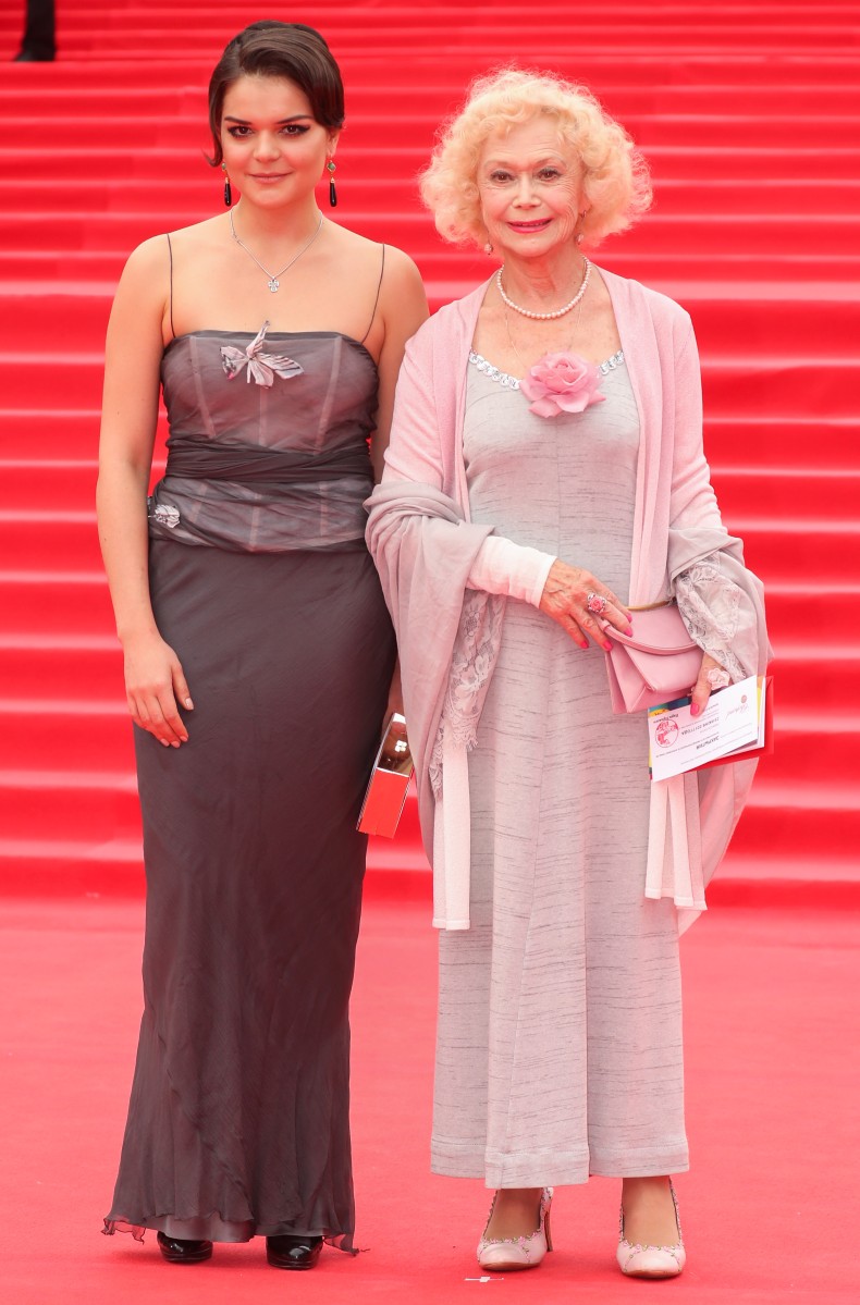 Светлана Немоляева с внучкой. Актриса в этом образе напоминает Мэрилин Монро.