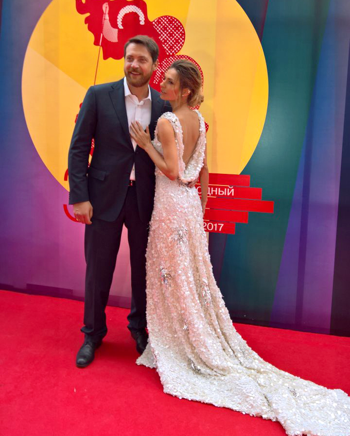 Одна из солисток "Фабрики" Саша Савельева привела на церемонию мужа