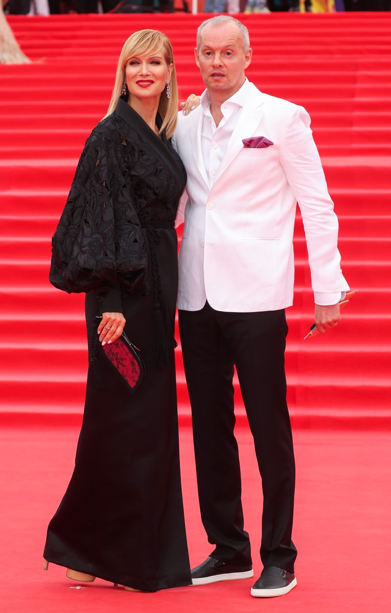 Актриса Олеся Судзиловская с супругом.