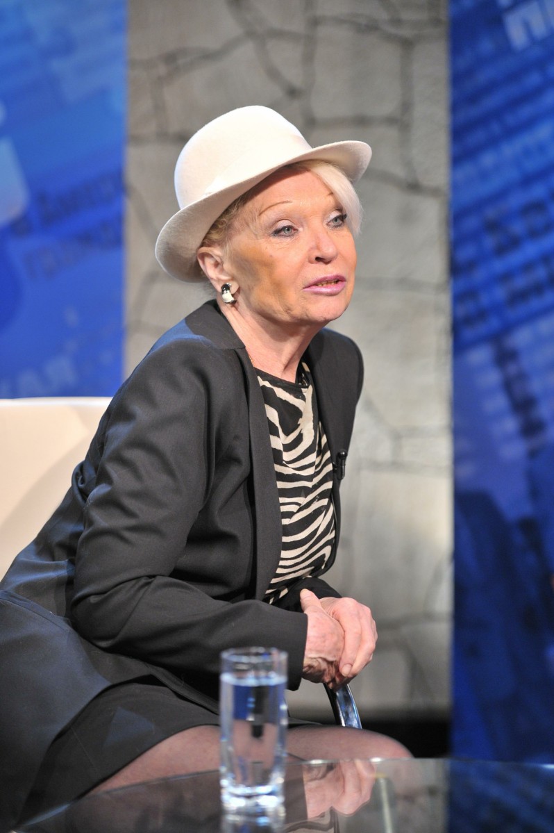 Светлана Светличная и в 79 лет предпочитает миниюбки.