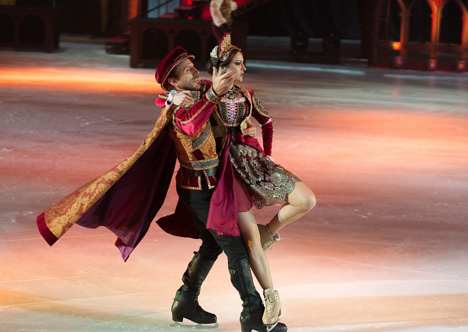 По словам режиссера, его постановка не является "дословным переложением оригинального текста в ноги спортсменов". "У спектакля есть своя задумка, которую мы раскрываем в самом конце", - заинтриговал Илья.