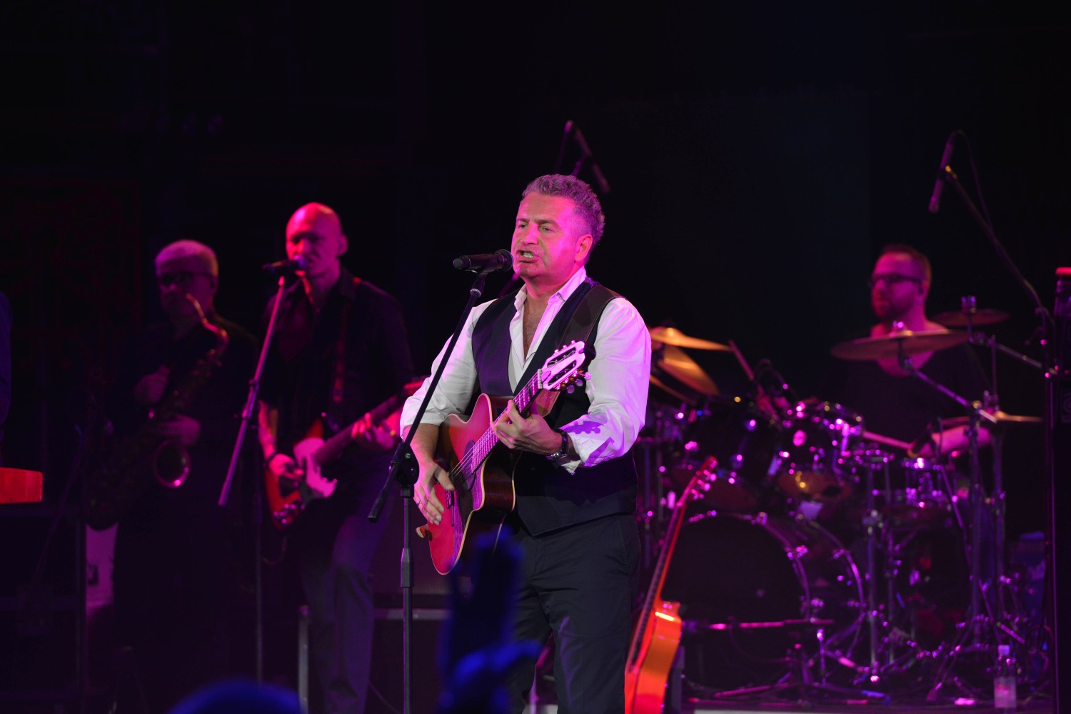 Порадовал публику своим проникновенным выступлением и Леонид Агутин.