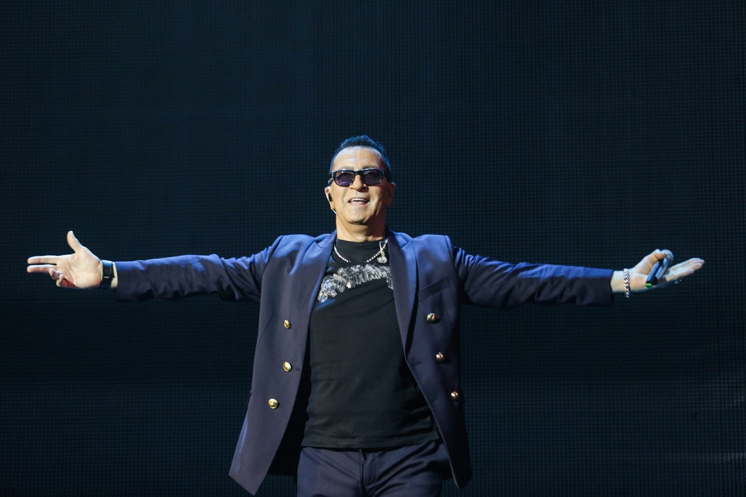 Темпераментный Александр Буйнов зажег зал.