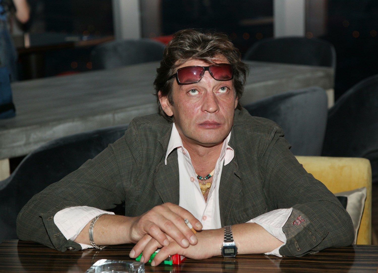 Говорят, артист любит пропустить рюмочку-другую.