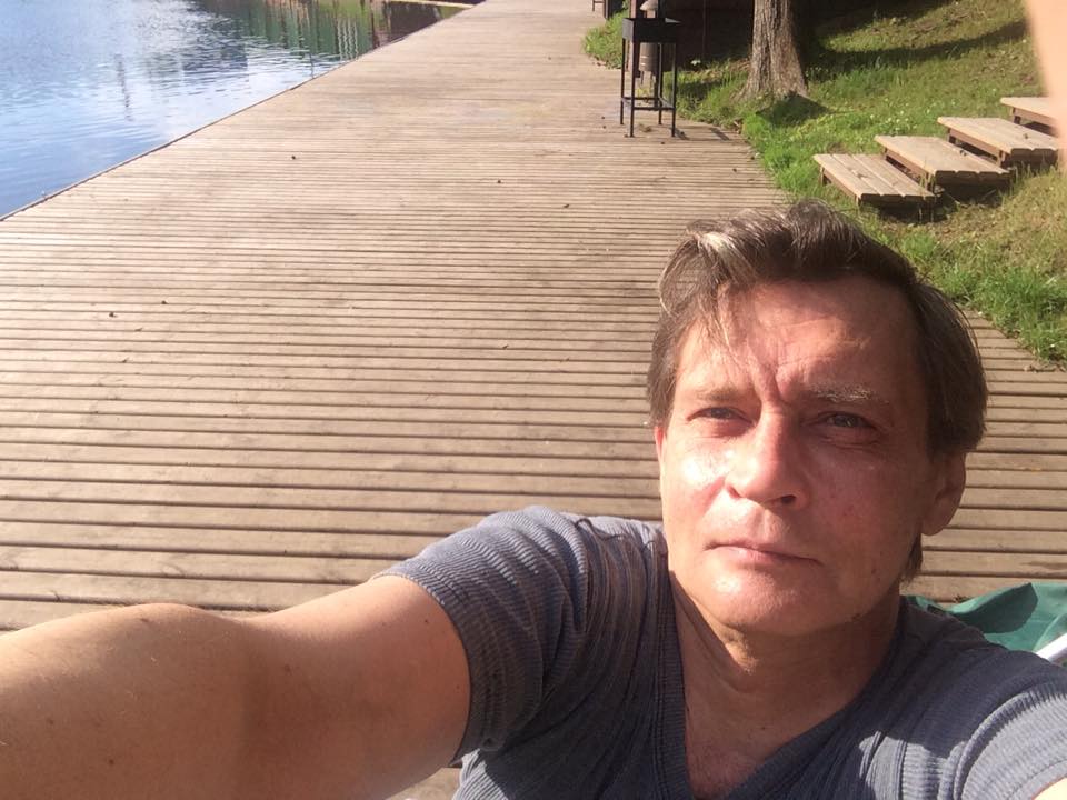 Сегодня, 12 июля, Александр Домогаров отмечает день рождения.