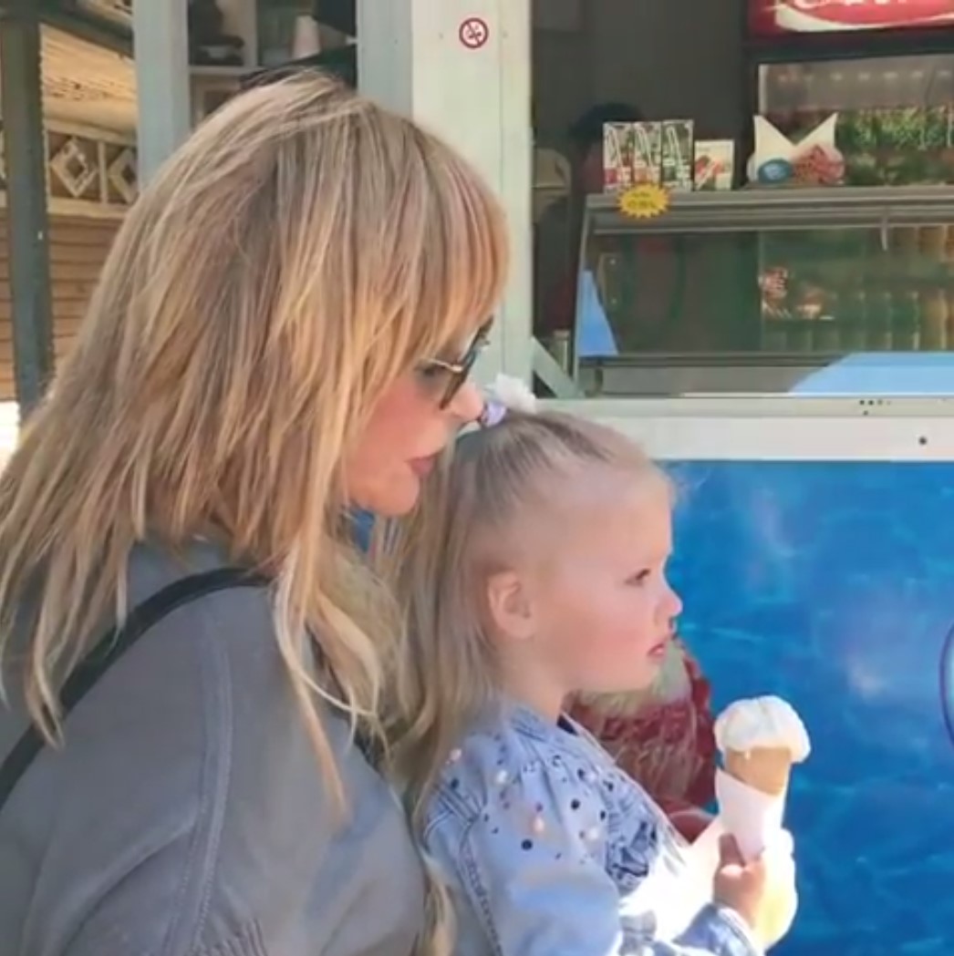 Алла Пугачева сводила дочь Лизу в зоопарк.