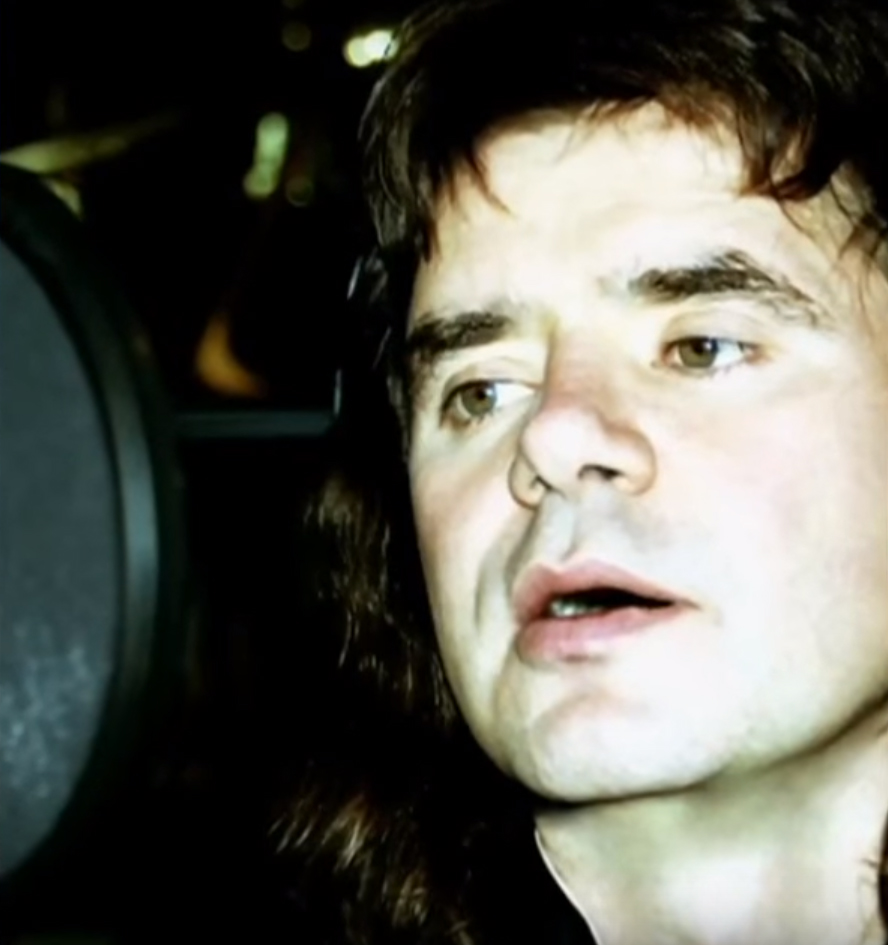 Когда-то песни Осина звучали чуть ли не из утюга.