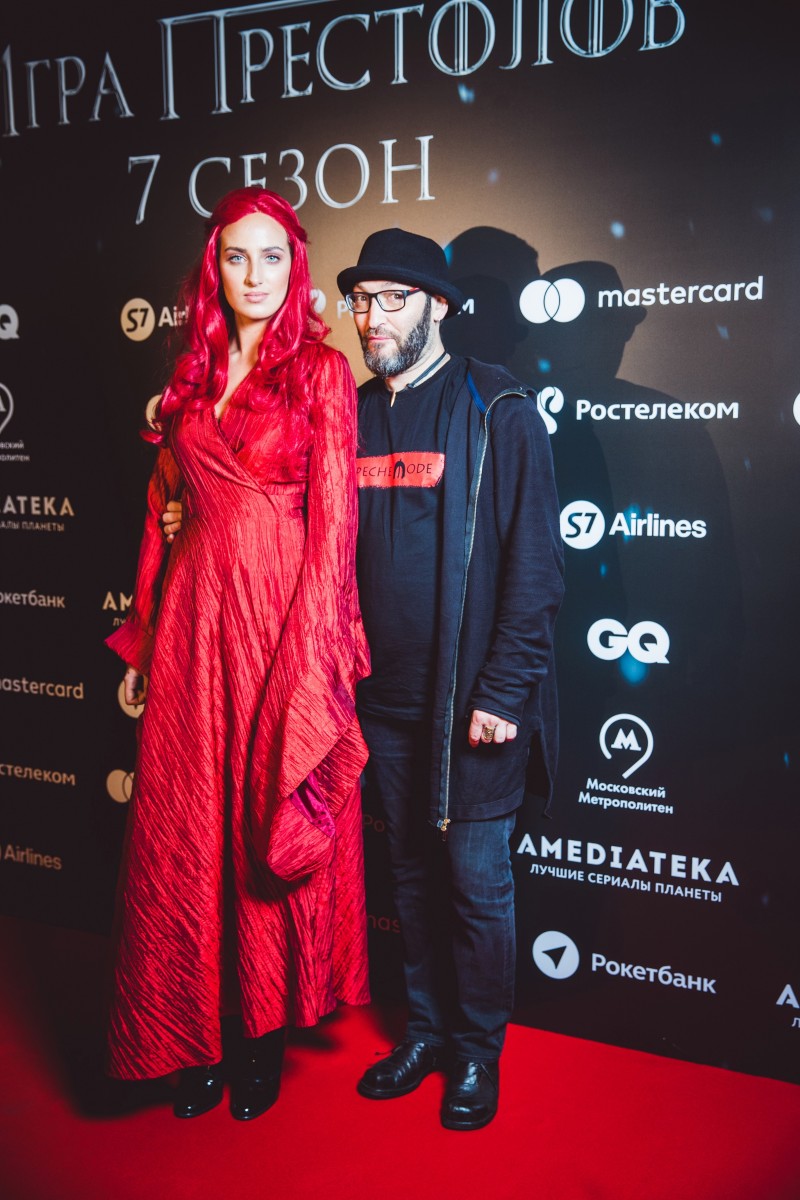 Каждый норовил сфотографироваться с Красной жрицей.