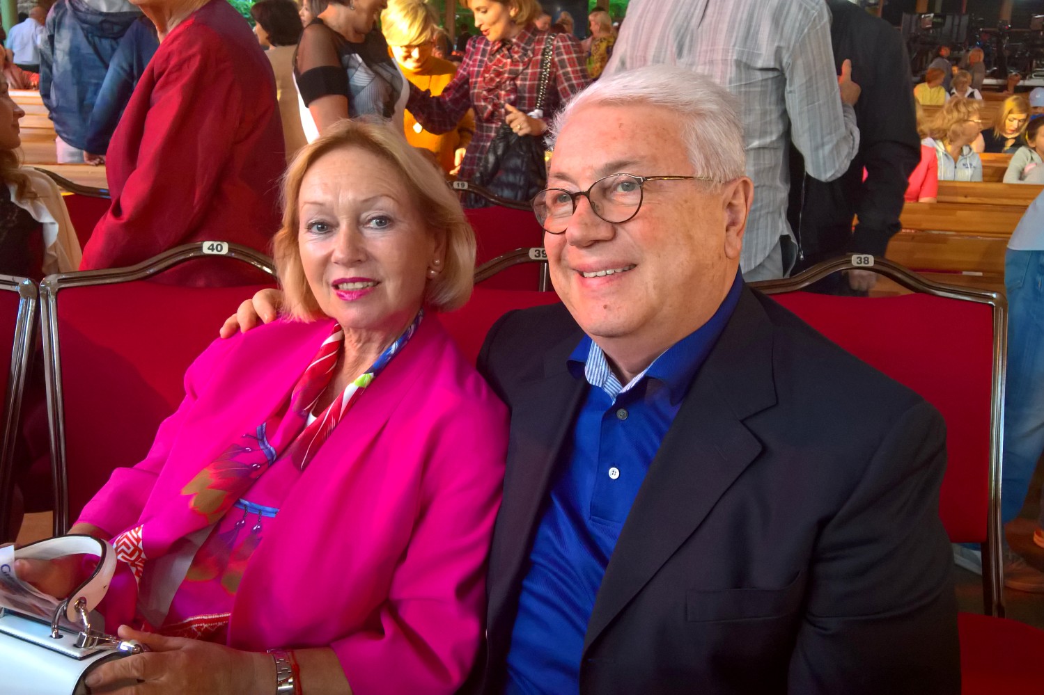 Владимир Винокур пришел на концерт с женой Тамарой.