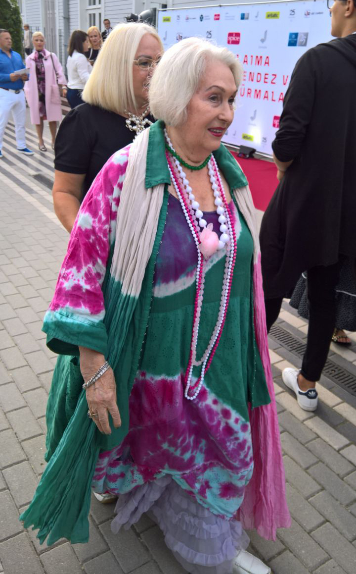 Вдова Михаила Танича Лидия Козлова лето проводит в Юрмале.