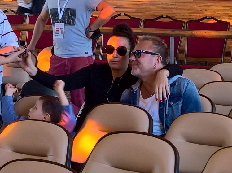 Елене Ваенге и Владимиру Преснякову есть что обсудить.