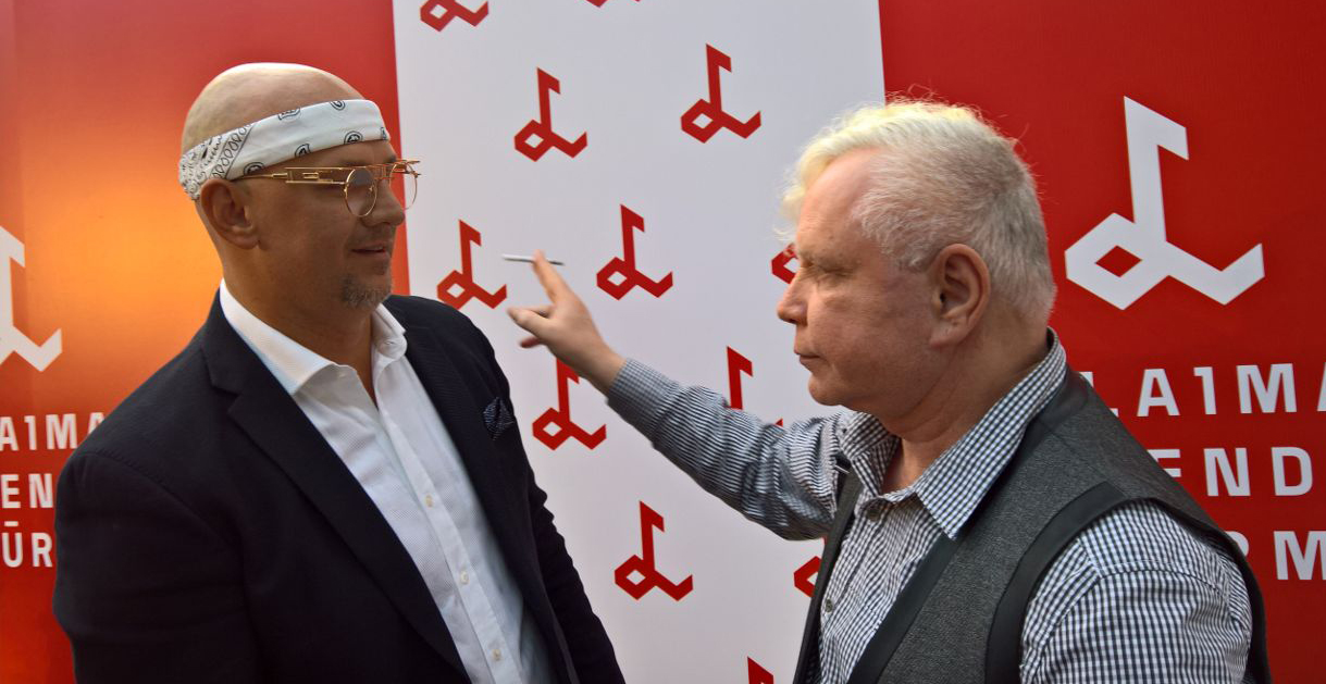 Боря Моисеев накинулся на Потапа.