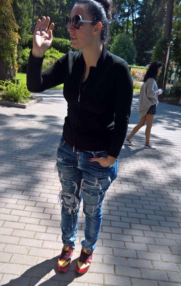 Елена Ваенга была строга, как всегда, с журналистами.