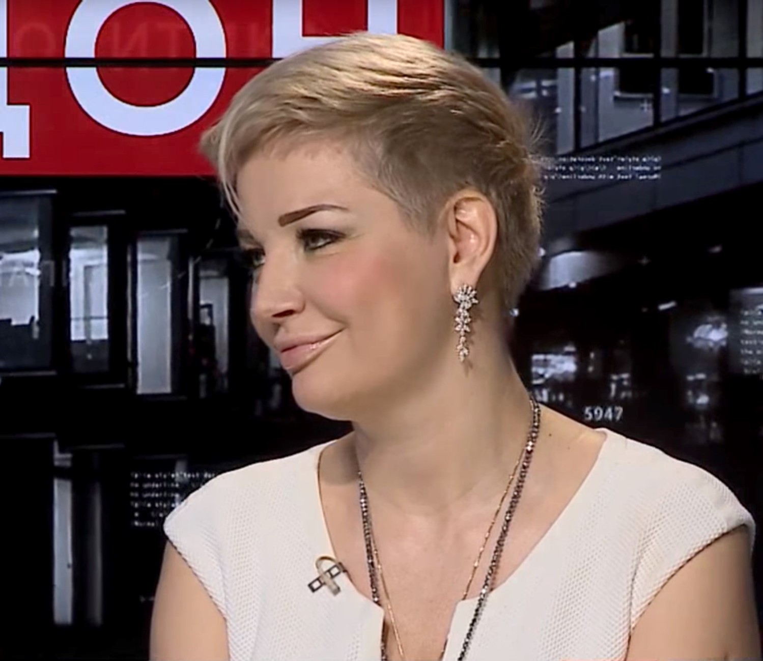 Мария сделала "мальчишескую" стрижку.