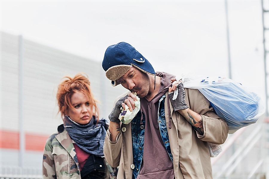 В Москве прошли съемки нового клипа певицы МакSим под названием "На двоих". Ради этого видео артистка сыграла семь разных ролей. В том числе бродяжку.