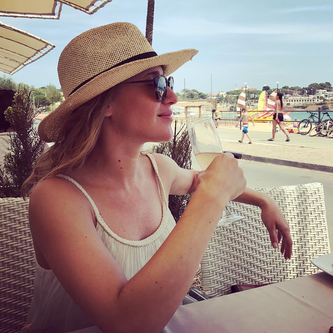 Ковальчук наслаждается испанским солнцем и регулярно совершает прогулки.