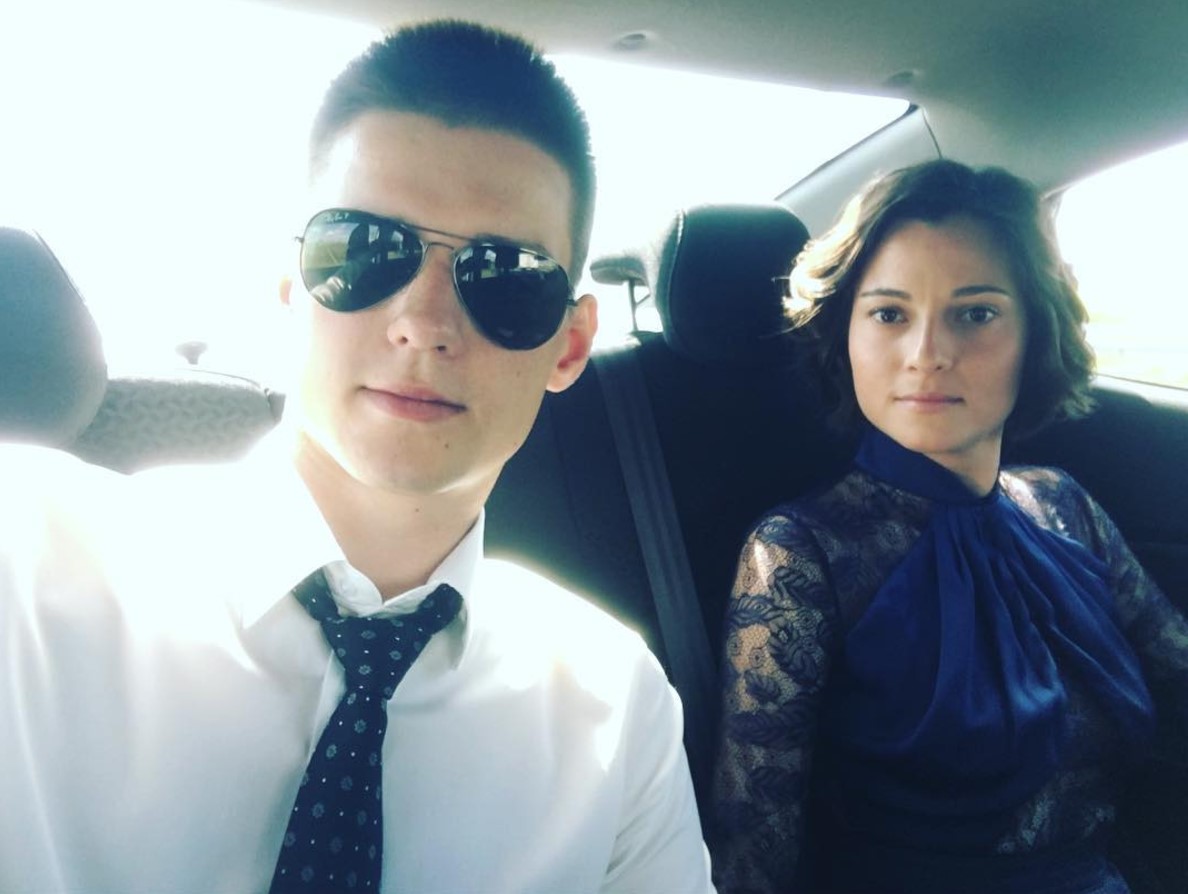 Гости едут на свадьбу Преснякова и Красновой.